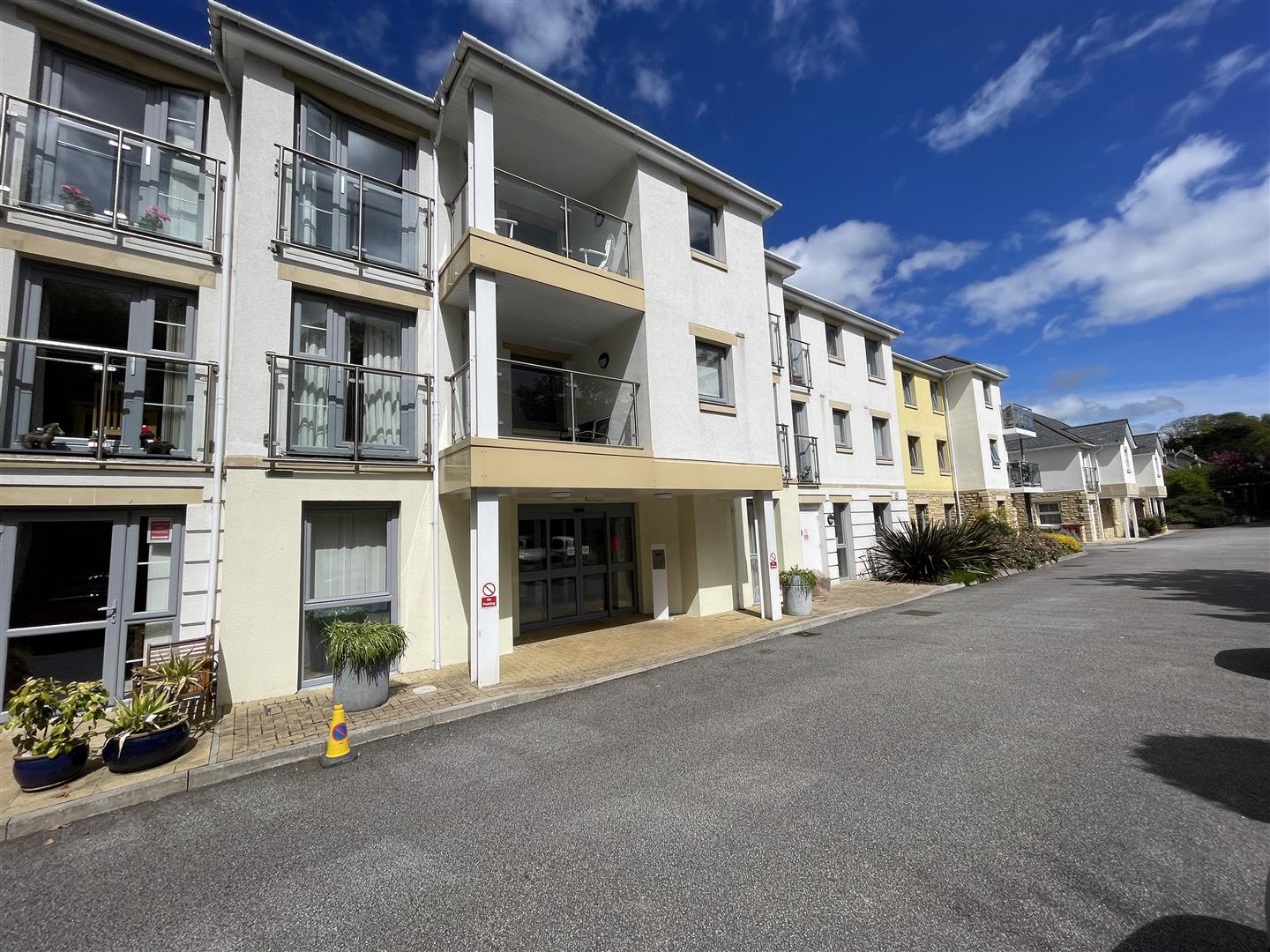 1 bed property in Tregolls Road, Truro